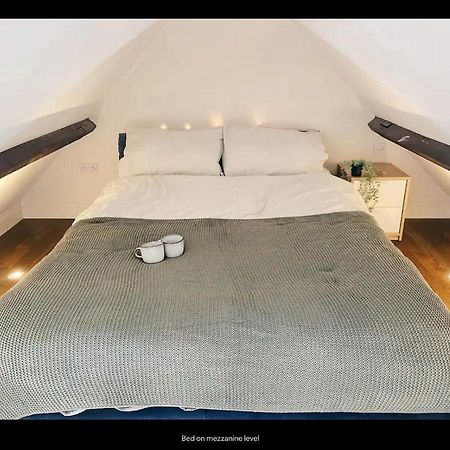 Mezzanine Studio Apartment Лондон Екстериор снимка