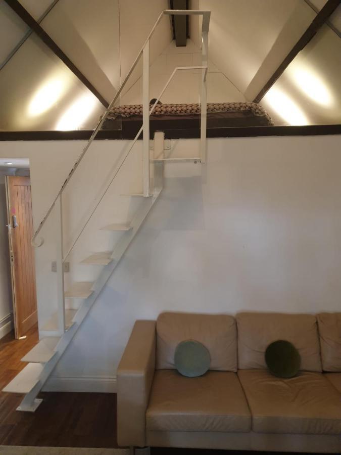 Mezzanine Studio Apartment Лондон Екстериор снимка