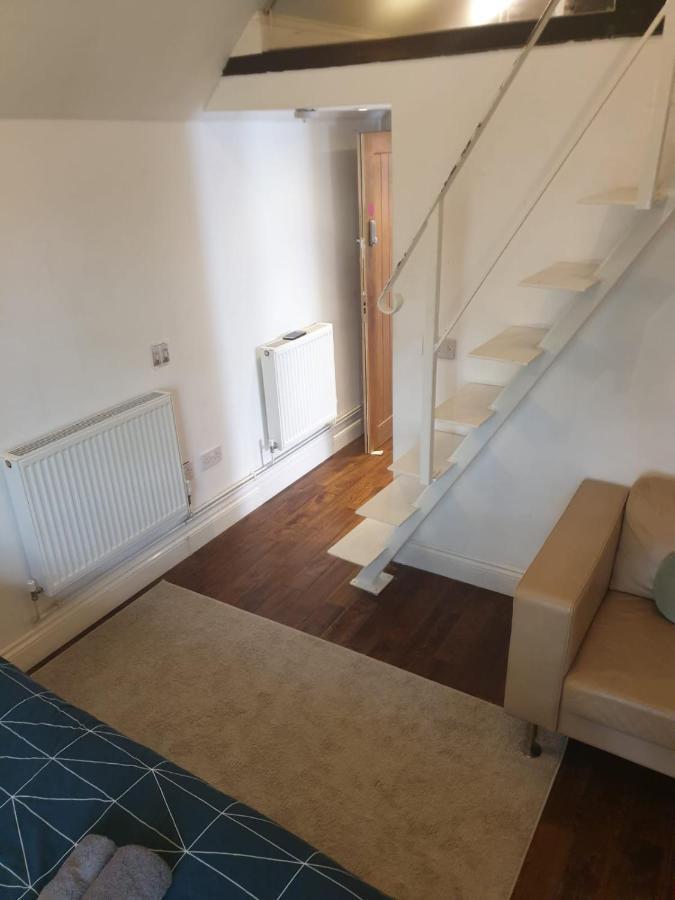 Mezzanine Studio Apartment Лондон Екстериор снимка