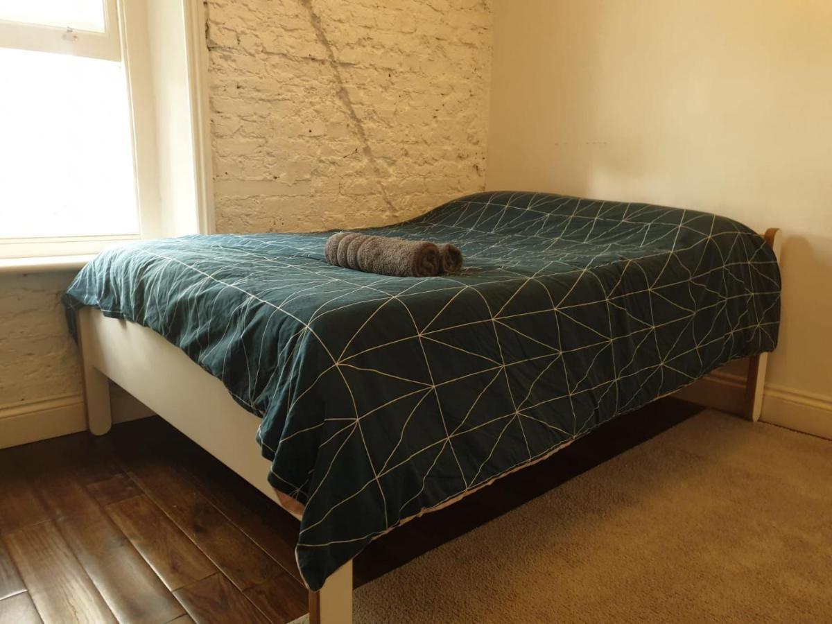 Mezzanine Studio Apartment Лондон Екстериор снимка