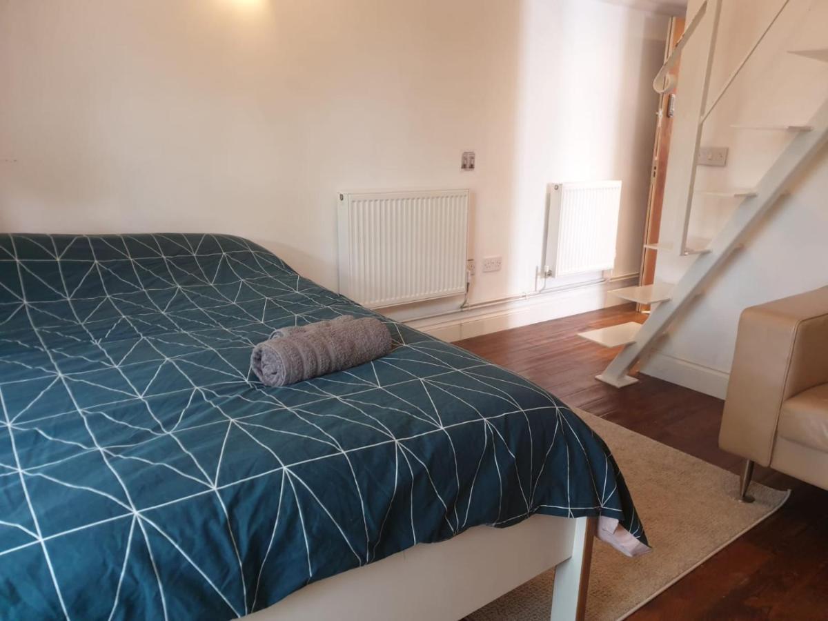 Mezzanine Studio Apartment Лондон Екстериор снимка